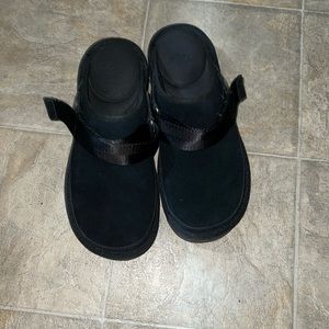 Ugg goldenstar clogs. Unisex so I purchased a woman’s 10 so mens 8 1/2.